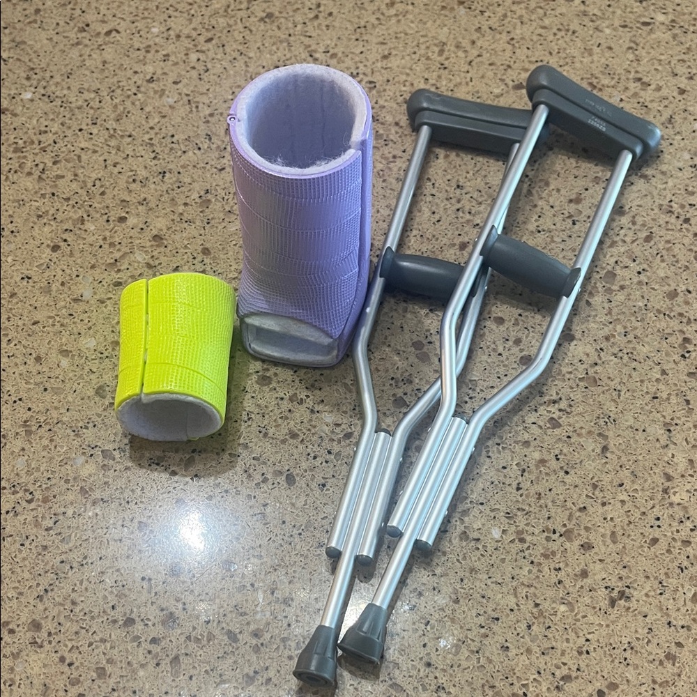 American Girl Doll- Feel better kit, Crutches leg & arm cast. Like New